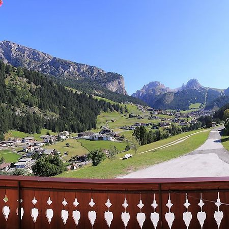 Готель Garni Martlhof Сельва-ді-Валь-Гардена Екстер'єр фото